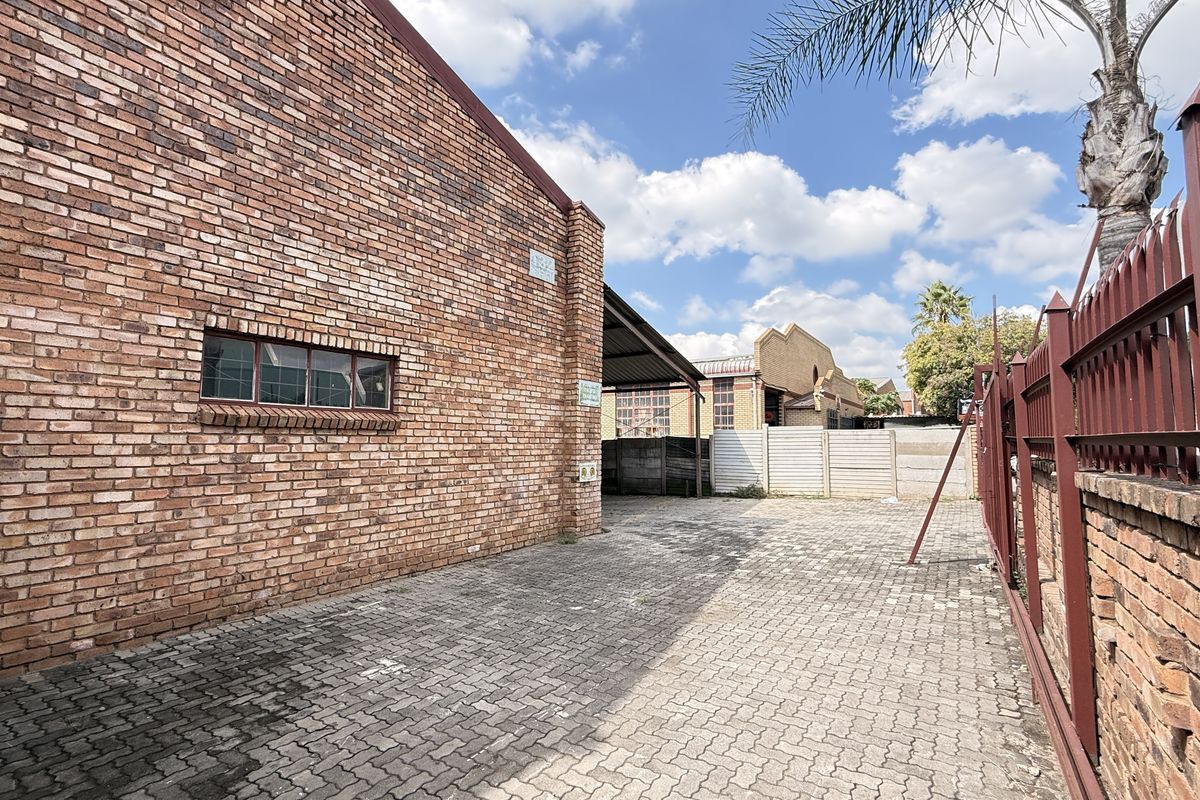 Freestanding Industrial Asset, 1 350m2 Warehouse with Mezzanine For Sale in Prime Centurion Location - Photo 5