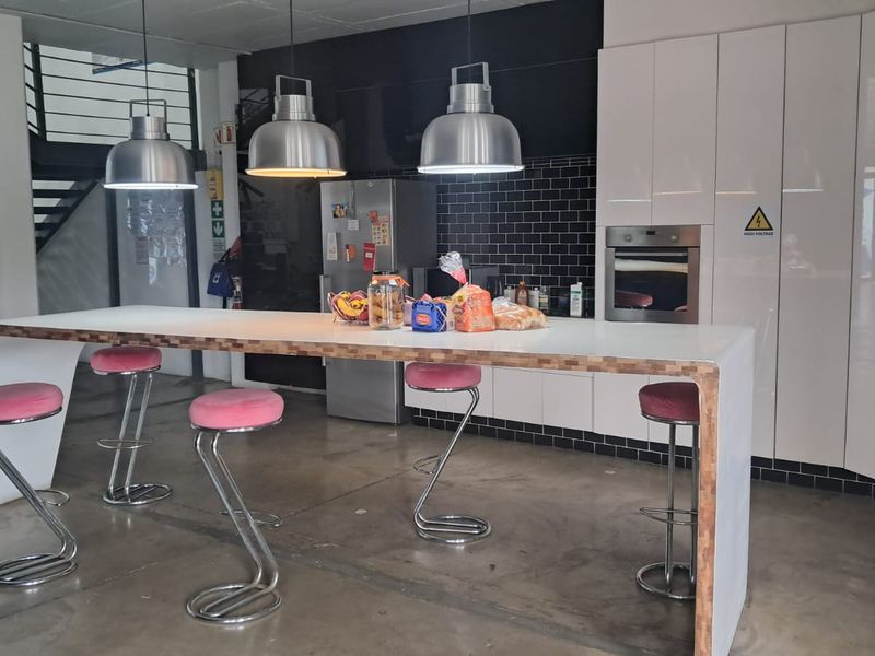 251m2 Warehouse TO LET in Eco Park - Photo 5