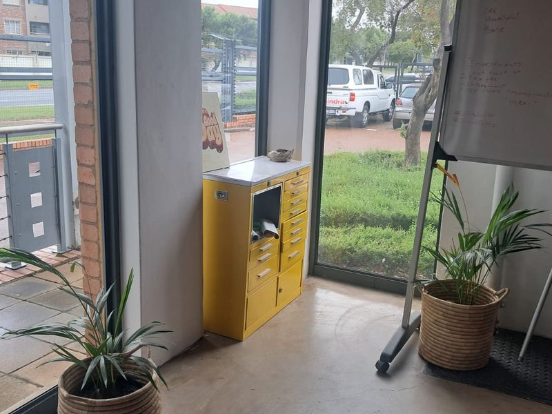 251m2 Warehouse TO LET in Eco Park - Photo 9