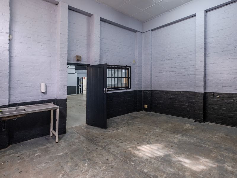 369sqm Industrial Unit To Let in Pinetown – Secure & Functional Space - Photo 10
