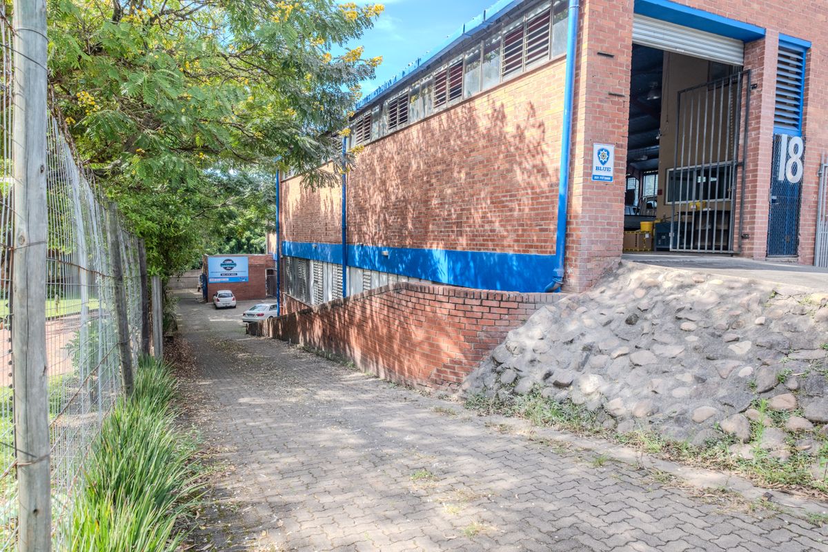 369sqm Industrial Unit To Let in Pinetown – Secure & Functional Space - Photo 2