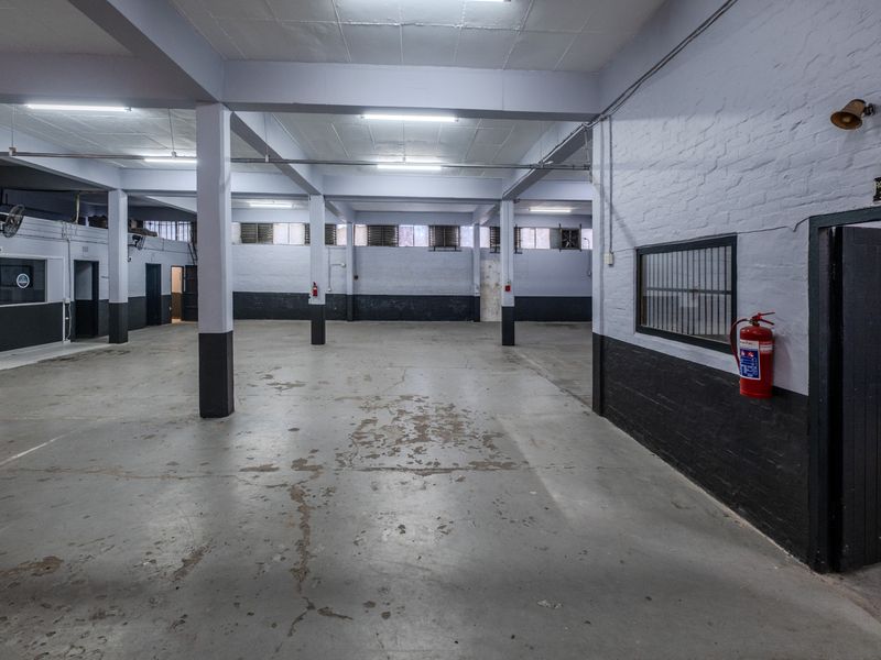 369sqm Industrial Unit To Let in Pinetown – Secure & Functional Space - Photo 4