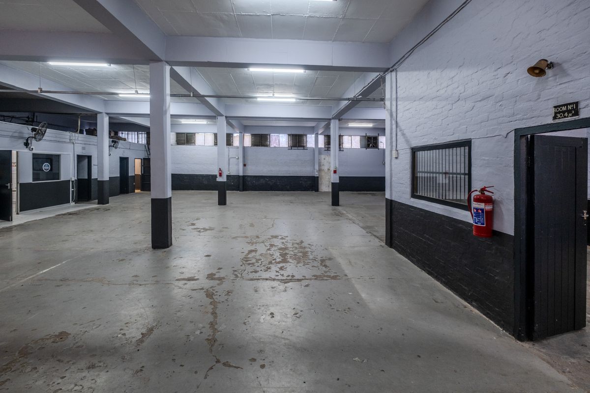 369sqm Industrial Unit To Let in Pinetown – Secure & Functional Space - Photo 4