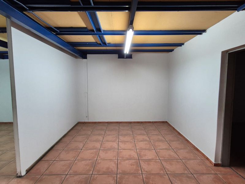 893m2 Modern Warehouse To Let, Secure Industrial Space in Tannery Industrial Park, Silverton - Photo 4
