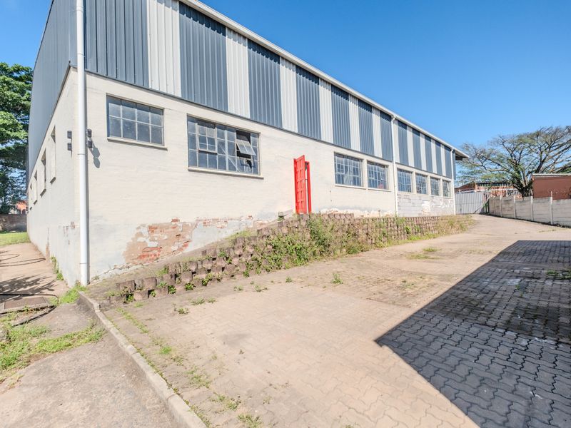 Standalone Industrial Facility To Let | Excellent Exposure & Versatile Layout - Photo 3