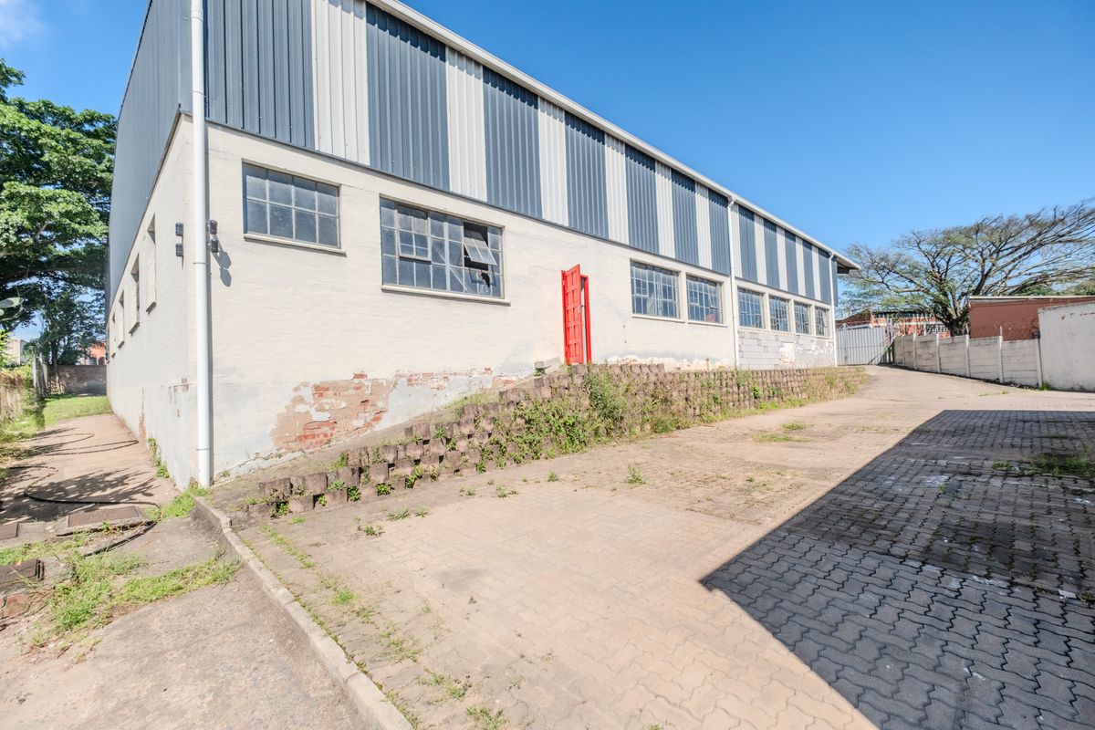 Standalone Industrial Facility To Let | Excellent Exposure & Versatile Layout - Photo 3