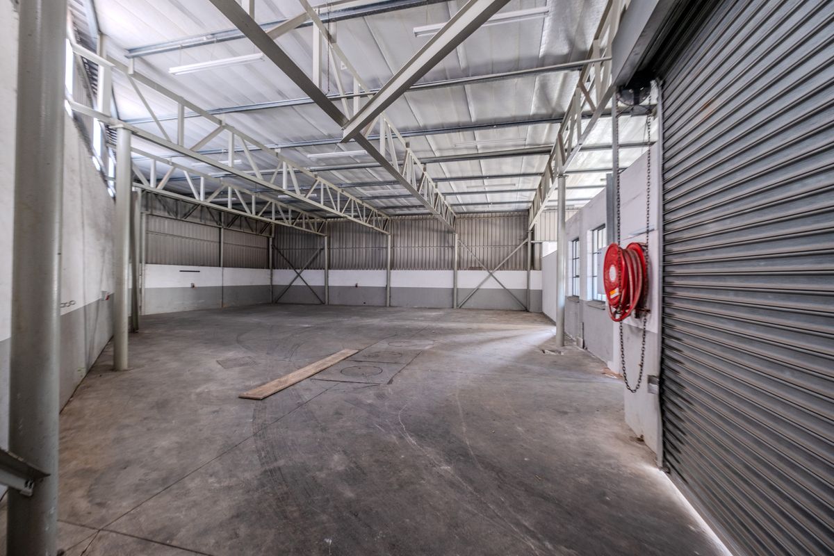 Standalone Industrial Facility To Let | Excellent Exposure & Versatile Layout - Photo 4