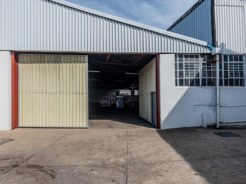 1,728m2 Warehouse To Let in Congella, Durban South - Photo 2