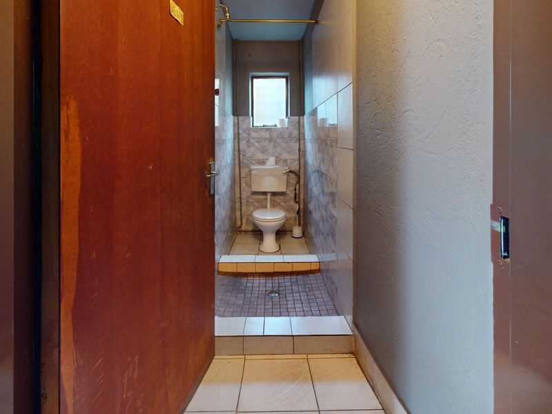 An impressive industrial property for those with big plans. - Photo 10