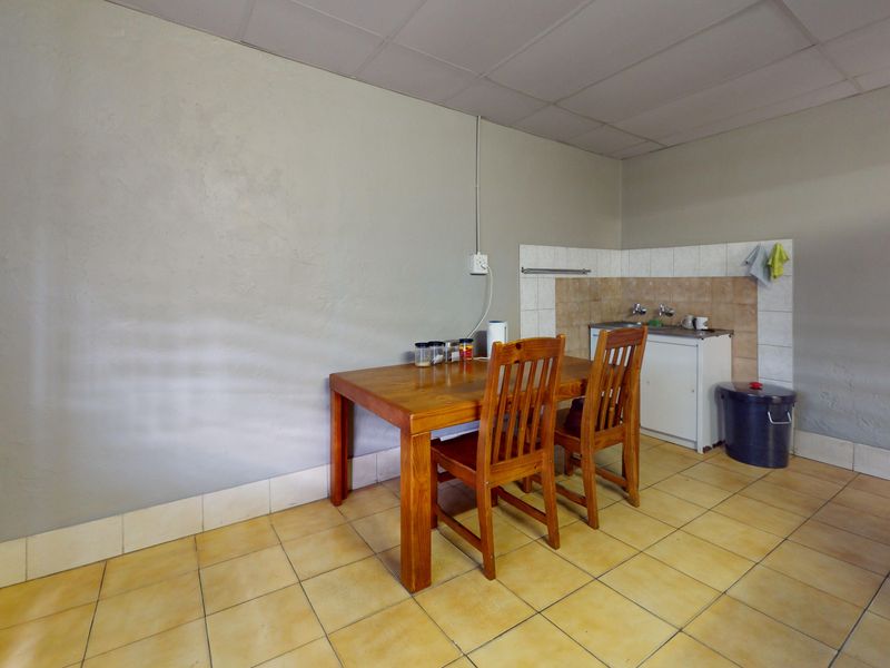 An impressive industrial property for those with big plans. - Photo 8