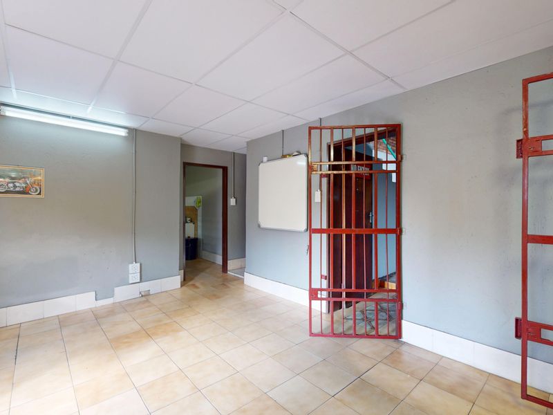 An impressive industrial property for those with big plans. - Photo 3