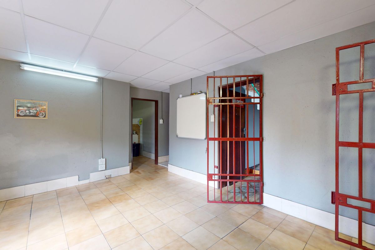 An impressive industrial property for those with big plans. - Photo 3