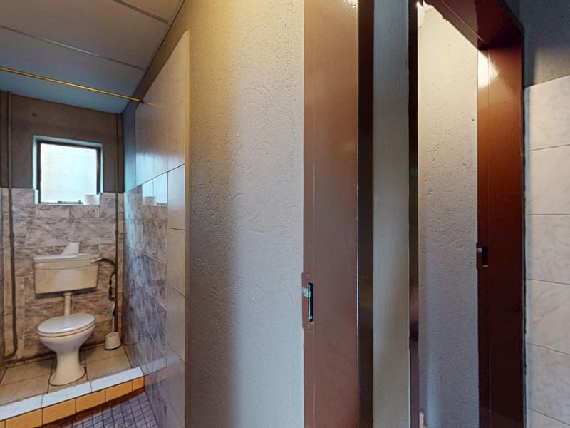 An impressive industrial property for those with big plans. - Photo 9