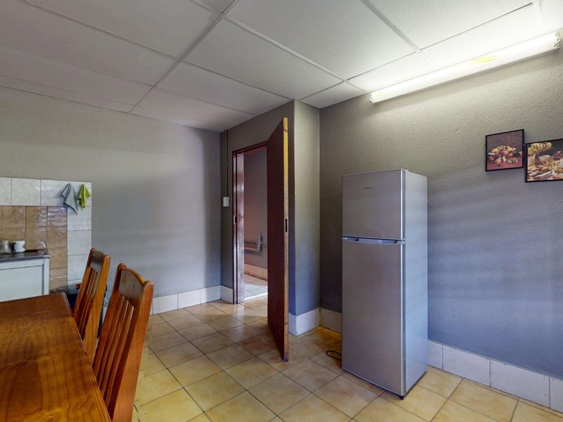 An impressive industrial property for those with big plans. - Photo 7