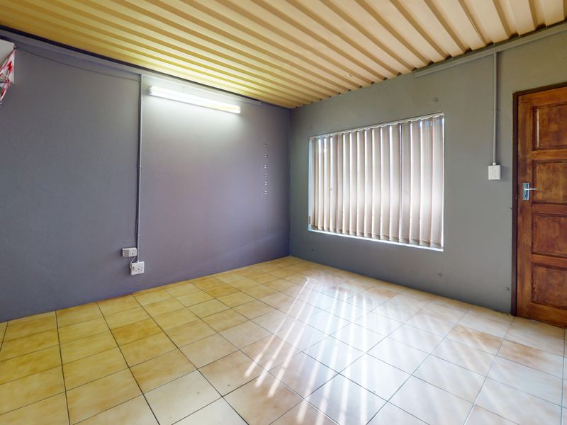 An impressive industrial property for those with big plans. - Photo 5