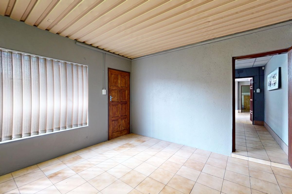 An impressive industrial property for those with big plans. - Photo 4