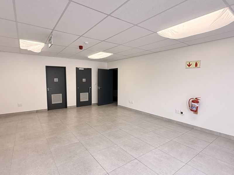 AAA-Grade 559m2 Warehouse To Let in Samrand, High-Clearance and Superlink Access - Photo 3