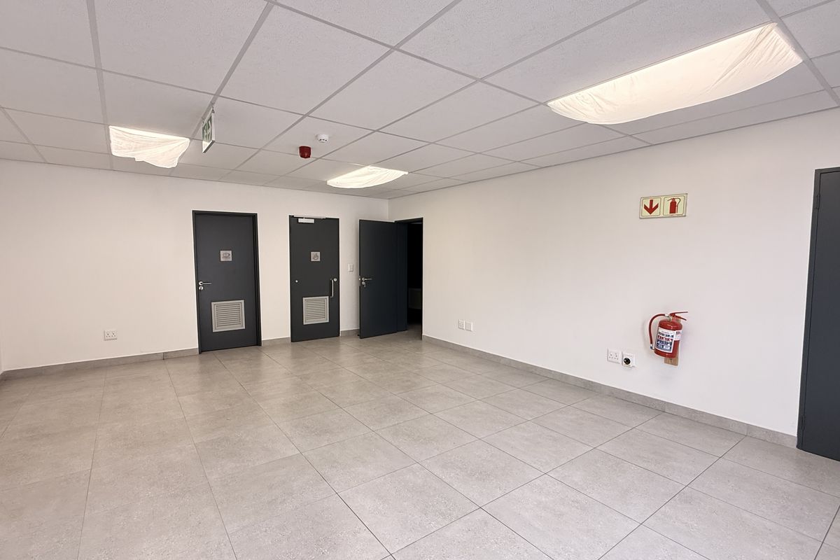 AAA-Grade 559m2 Warehouse To Let in Samrand, High-Clearance and Superlink Access - Photo 3
