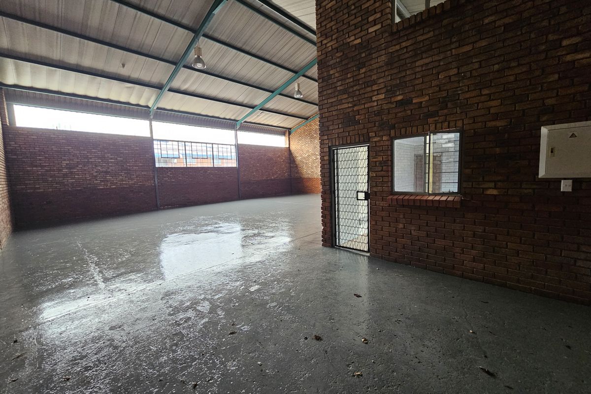 TO LET- Warehouse Hennopspak Industrial Centurion - Photo 5