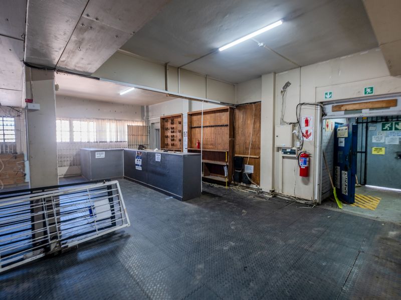 Prime Commercial Unit To Let in Shepstone Road - Photo 2