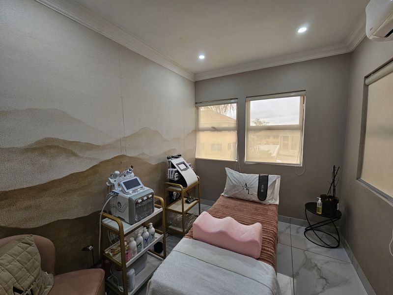 FOR SALE - SALON CENTURION - Photo 9