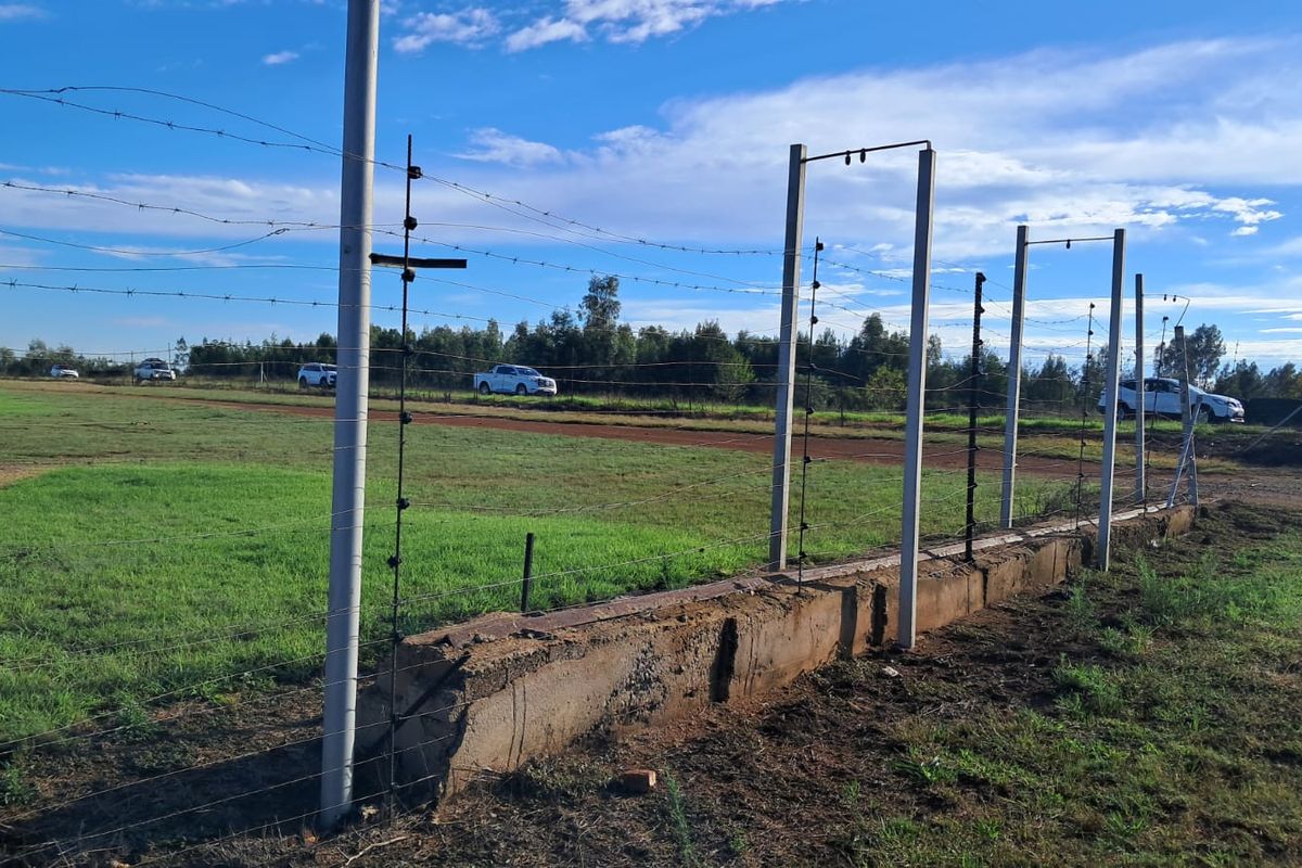 19 Ha Vacant land with 1200m2 Warehouse FOR SALE in Delmas area - Photo 3