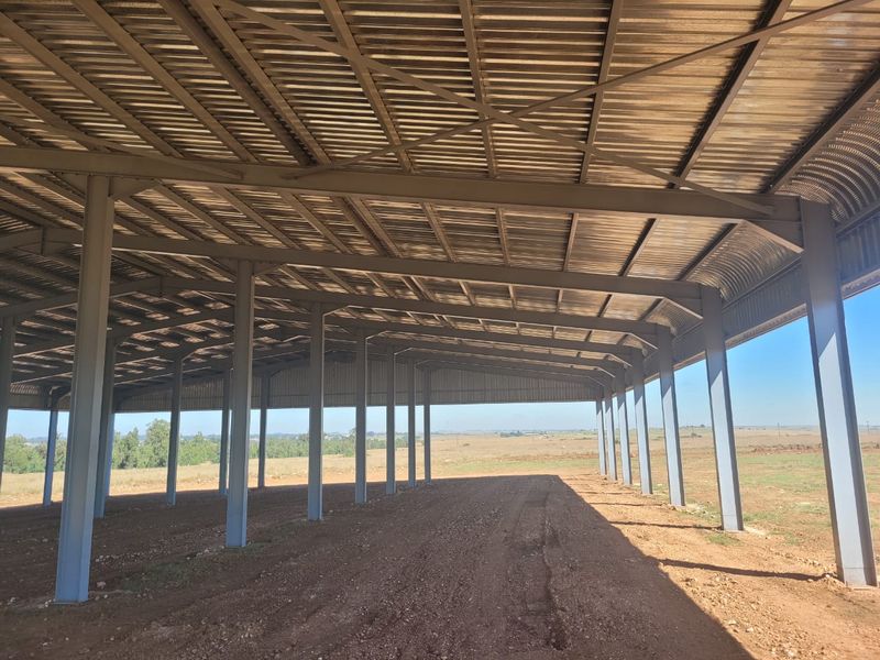 19 Ha Vacant land with 1200m2 Warehouse FOR SALE in Delmas area - Photo 9