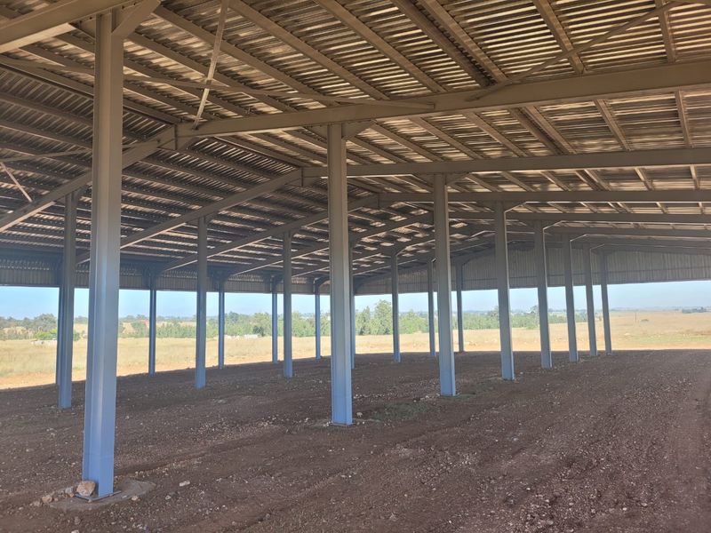 19 Ha Vacant land with 1200m2 Warehouse FOR SALE in Delmas area - Photo 8