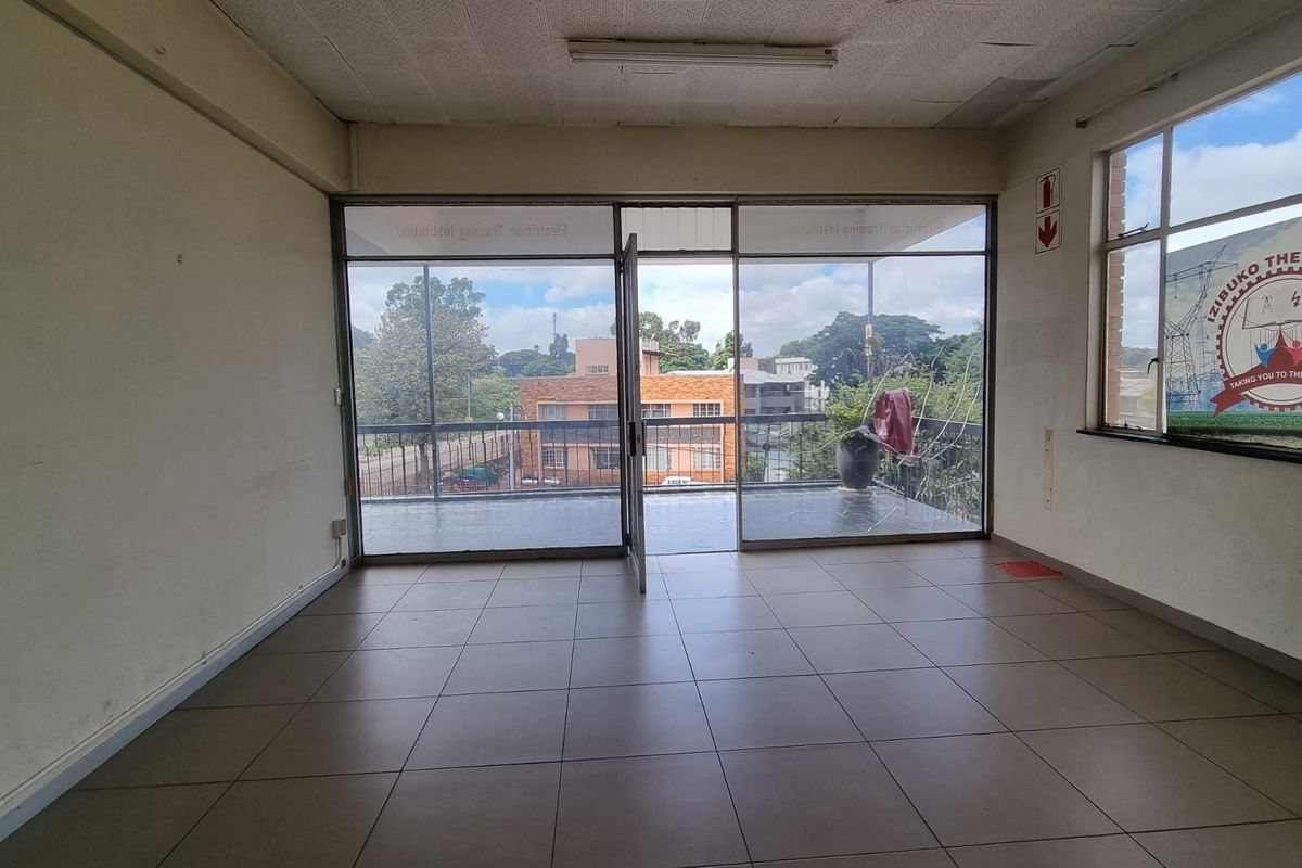 Large commercial units to Let - Photo 5