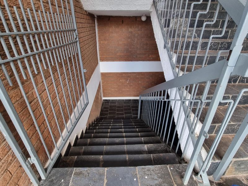 Large commercial units to Let - Photo 9