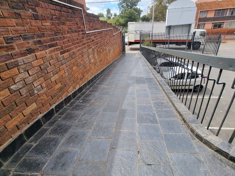 Large commercial units to Let - Photo 7