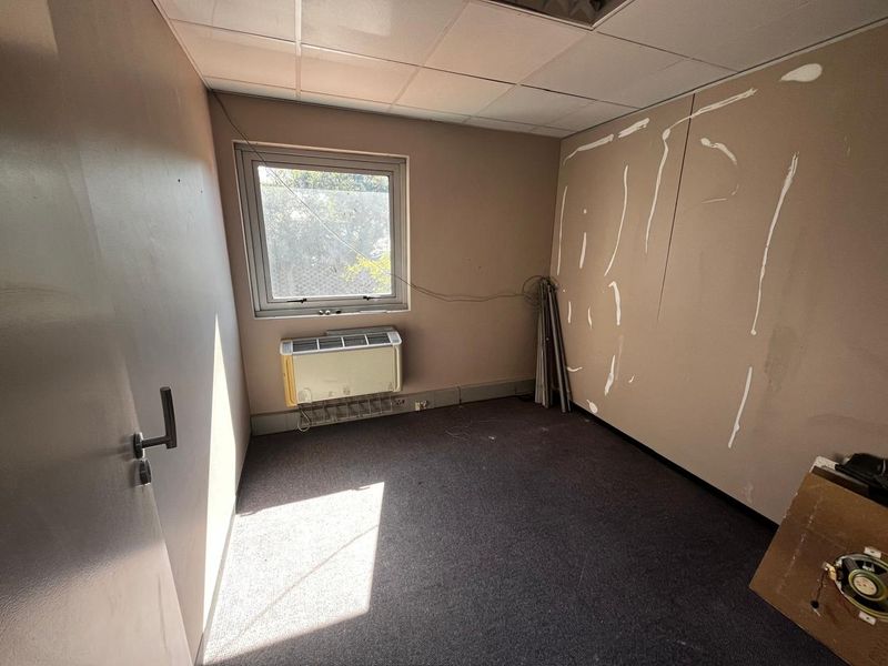 Training Facility / Corporate Office Suites - Photo 10