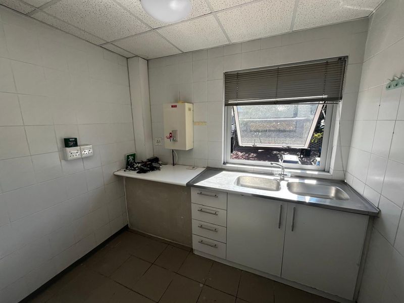 Training Facility / Corporate Office Suites - Photo 5