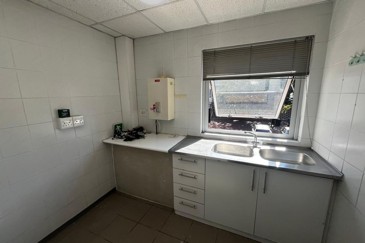 Training Facility / Corporate Office Suites - Photo 5