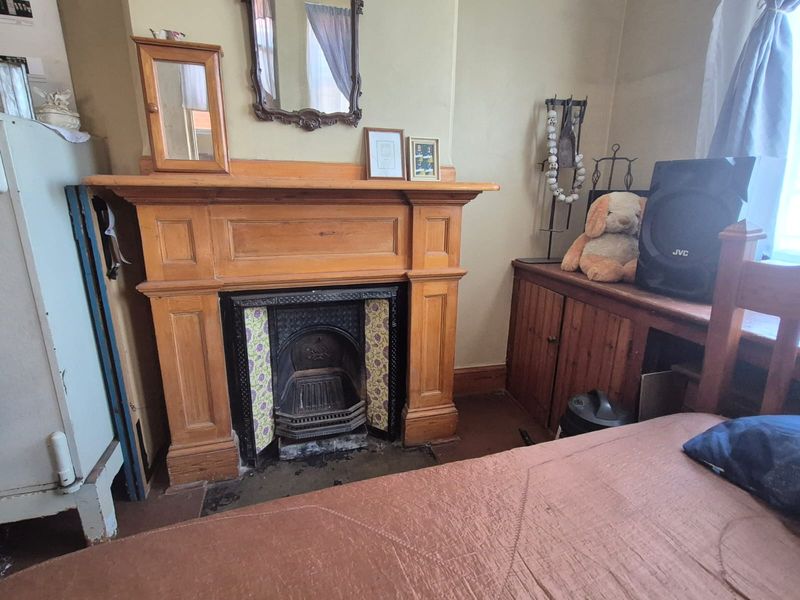 Ideal Investment Opportunity – Commercial Space with Comfortable Living Quarters - Photo 7