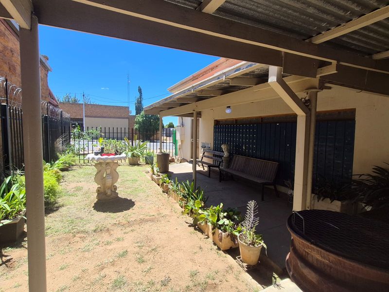 Ideal Investment Opportunity – Commercial Space with Comfortable Living Quarters - Photo 6