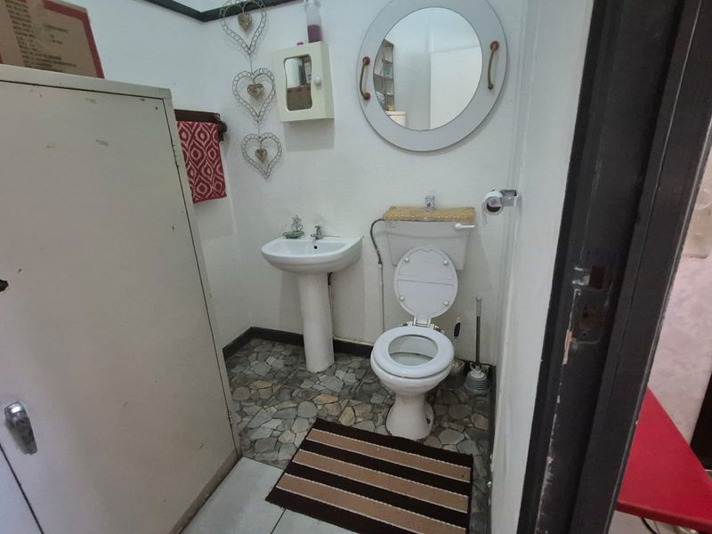 Ideal Investment Opportunity – Commercial Space with Comfortable Living Quarters - Photo 9