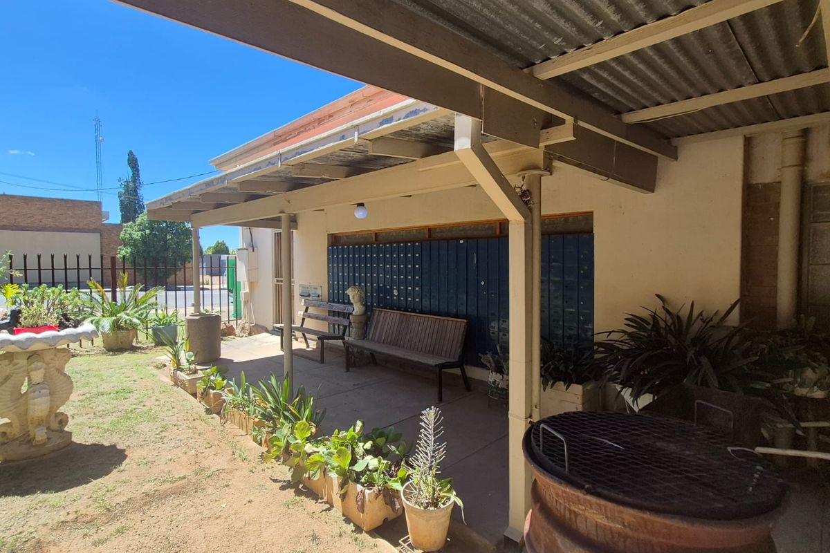 Ideal Investment Opportunity – Commercial Space with Comfortable Living Quarters - Photo 2