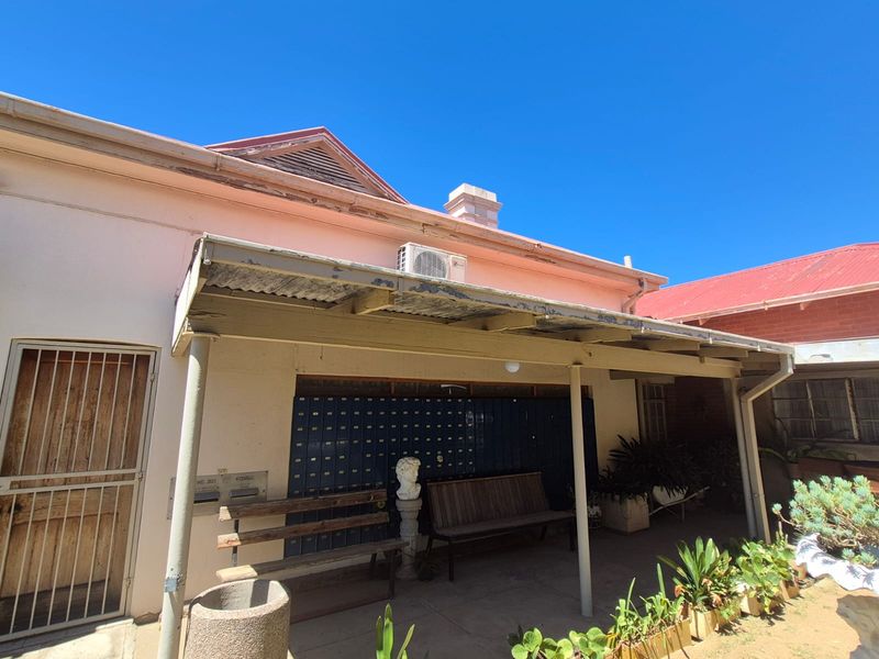 Ideal Investment Opportunity – Commercial Space with Comfortable Living Quarters - Photo 3