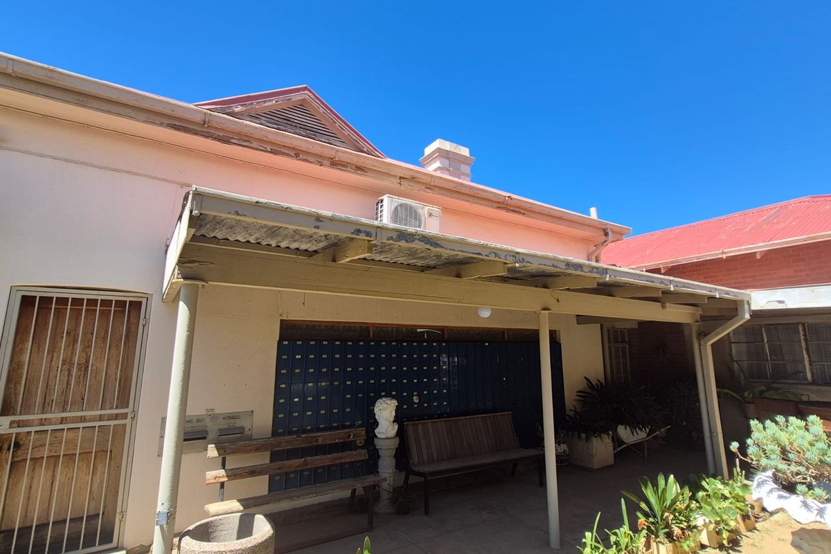 Ideal Investment Opportunity – Commercial Space with Comfortable Living Quarters - Photo 3