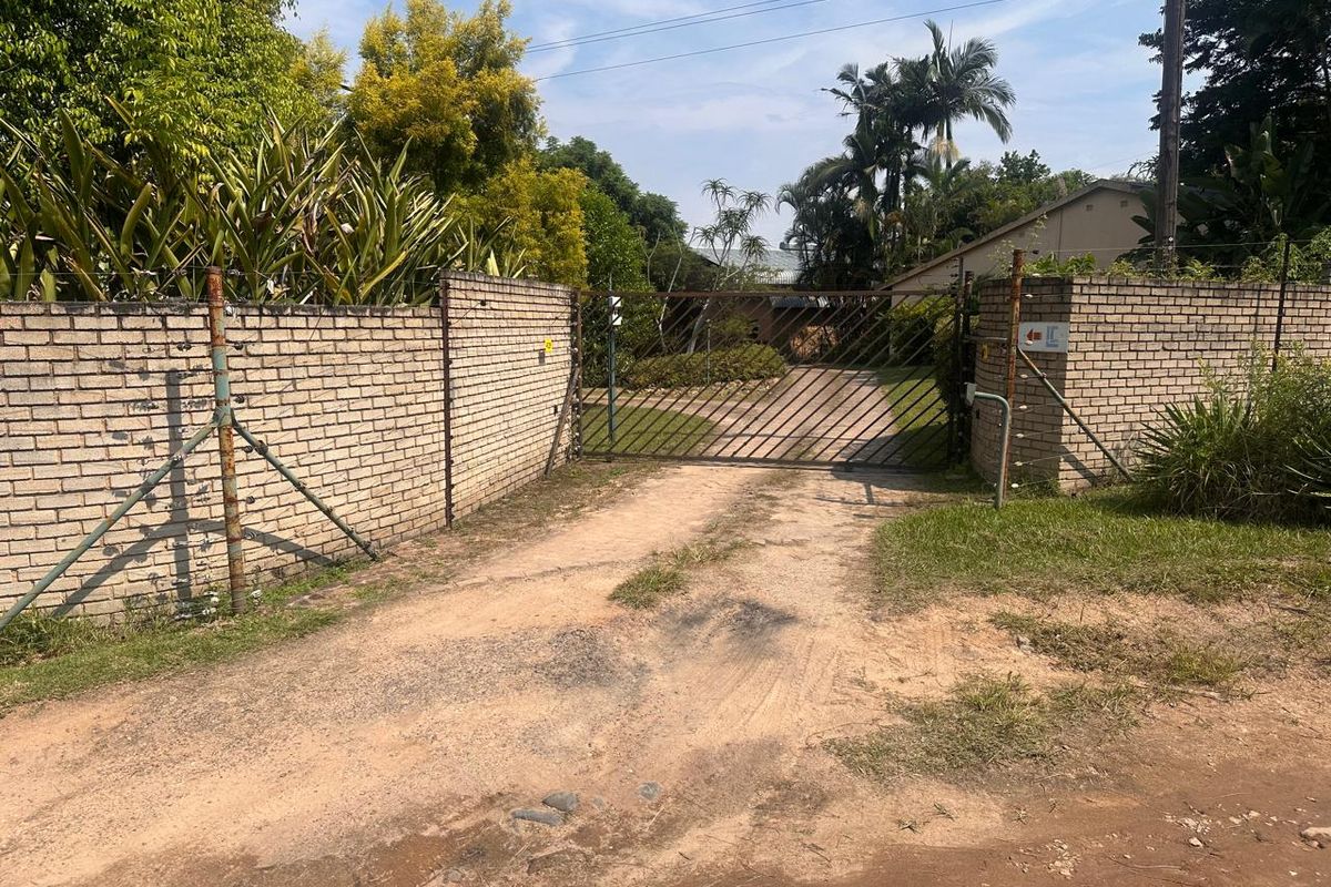 Exceptional 2-Hectare Smallholding with Factory, 5 Houses,  Rental Income  - Just outside Nelspruit. - Photo 5