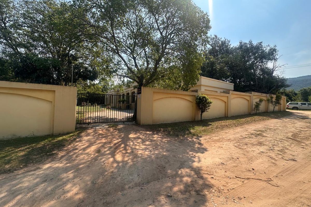 Exceptional 2-Hectare Smallholding with Rental Income  - Just outside Nelspruit. - Photo 2