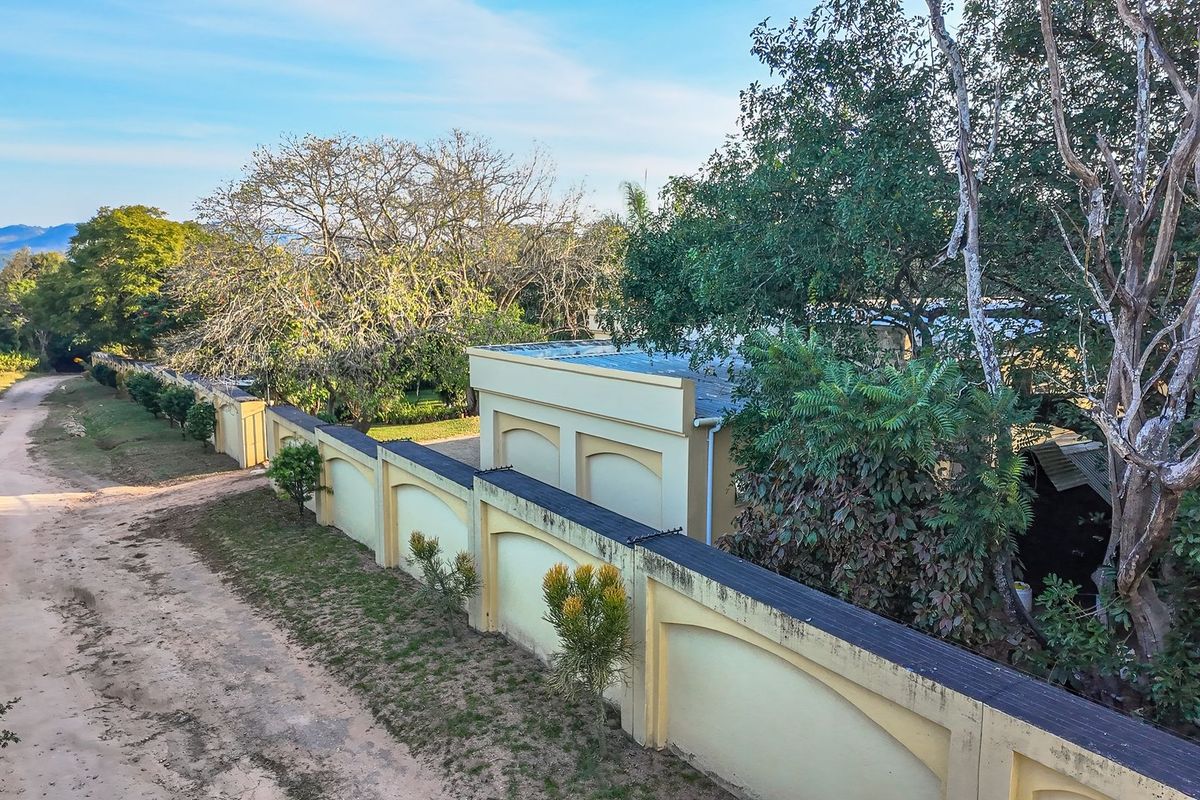 Exceptional 2-Hectare Smallholding with Factory, 5 Houses,  Rental Income  - Just outside Nelspruit. - Photo 4