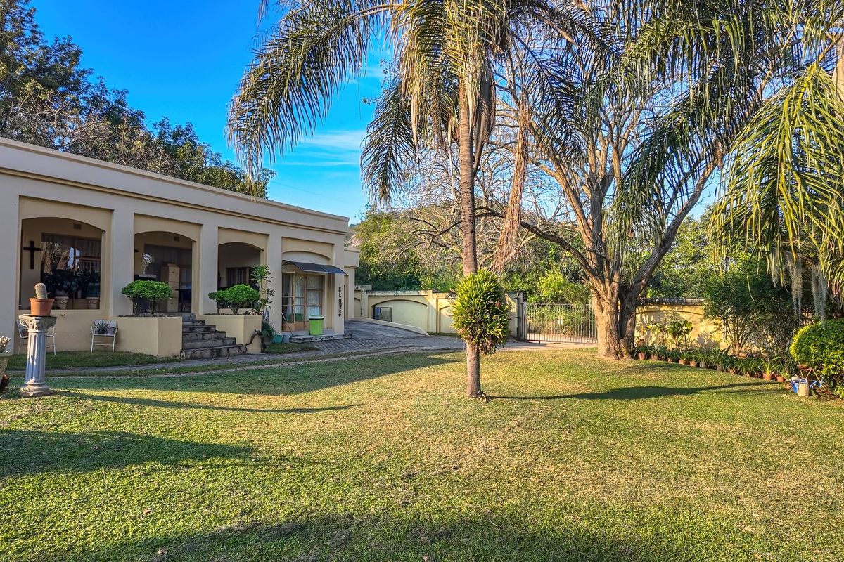Exceptional 2-Hectare Smallholding with Factory, 5 Houses,  Rental Income  - Just outside Nelspruit. - Photo 3