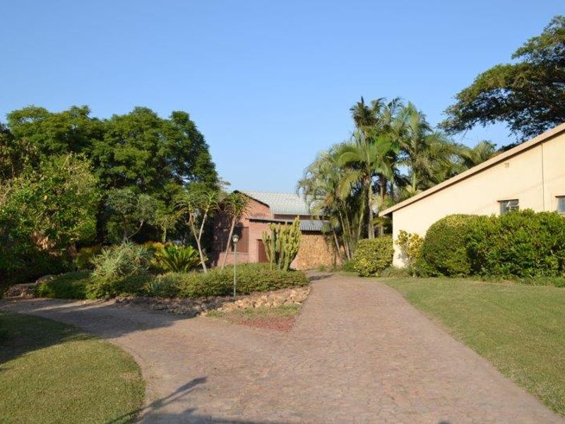 Exceptional 2-Hectare Smallholding with Factory, 5 Houses,  Rental Income  - Just outside Nelspruit. - Photo 6