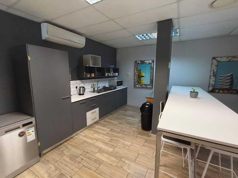 Fully Furnished Office To Let Near Gautrain | Flexible, Turnkey Workspace - Photo 4