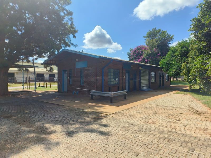 Prime Freestanding 3,992m2 Warehouse In Rosslyn with Superlink Access, Immediate Occupation - Photo 2