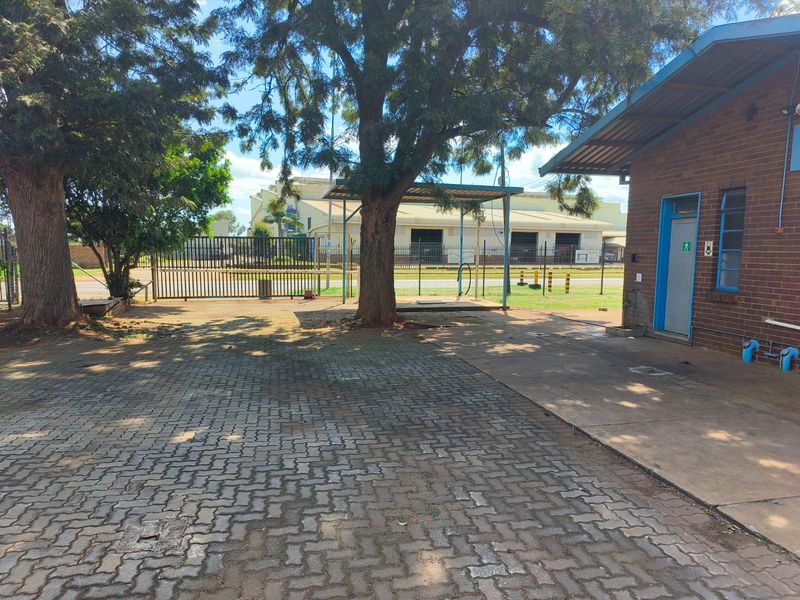 Prime Freestanding 3,992m2 Warehouse In Rosslyn with Superlink Access, Immediate Occupation - Photo 3