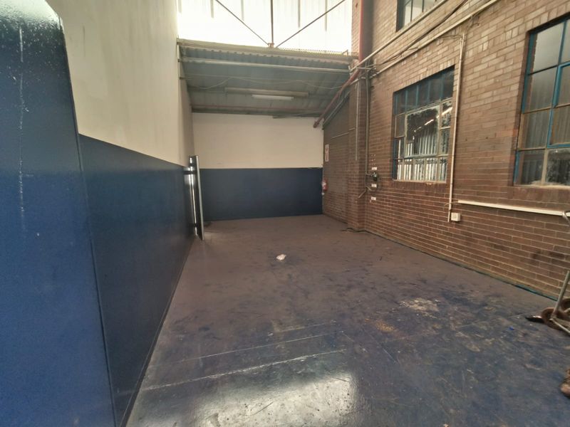 Prime Freestanding 3,992m2 Warehouse In Rosslyn with Superlink Access, Immediate Occupation - Photo 8