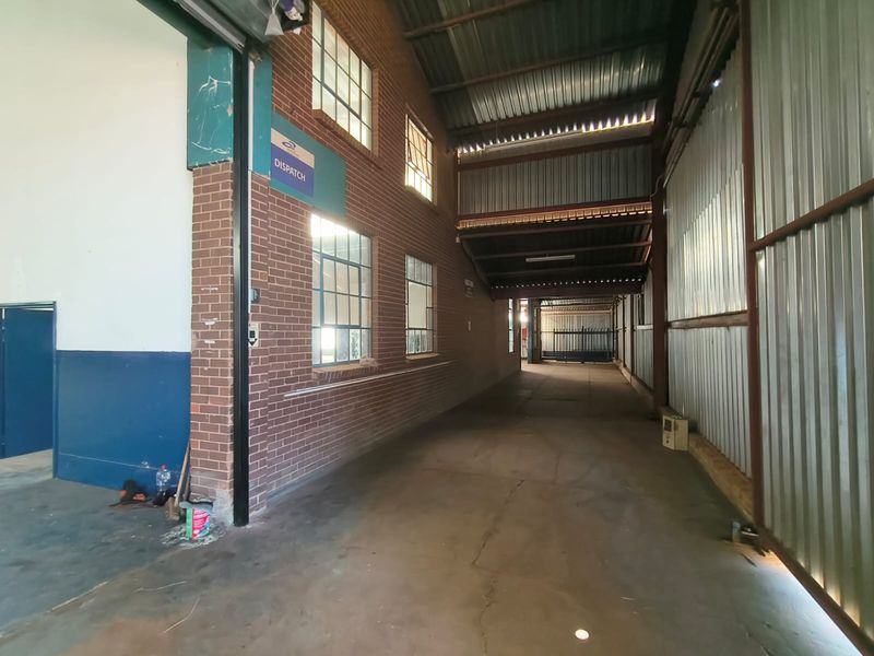 Prime Freestanding 3,992m2 Warehouse In Rosslyn with Superlink Access, Immediate Occupation - Photo 7